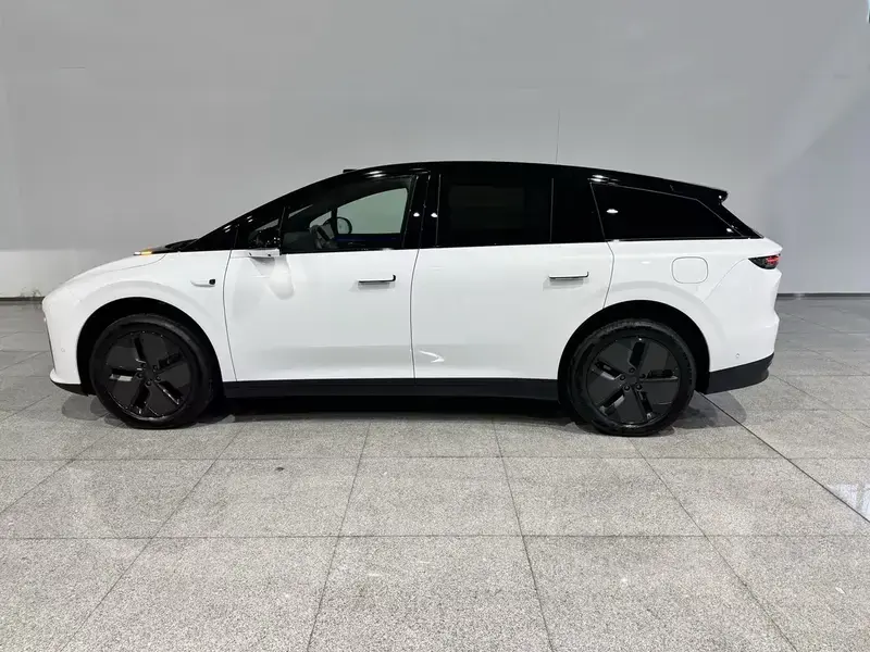 2025 Li Auto (Lixiang) i6 с пробегом 49 000 км