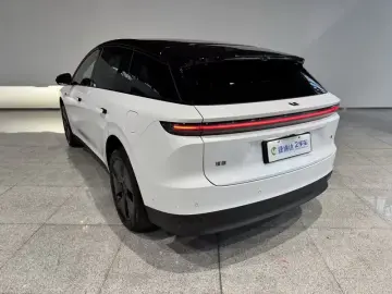 2025 Li Auto (Lixiang) i6 с пробегом 49 000 км