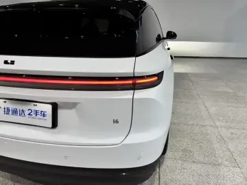 2025 Li Auto (Lixiang) i6 с пробегом 49 000 км