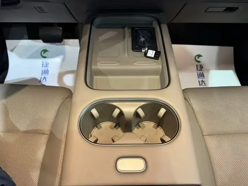 2025 Li Auto (Lixiang) i6 с пробегом 49 000 км