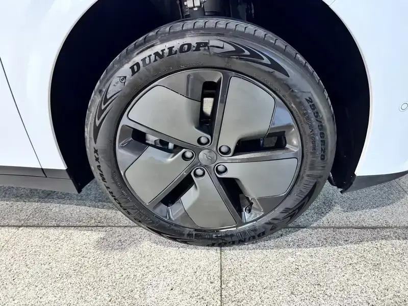 2025 Li Auto (Lixiang) i6 с пробегом 49 000 км