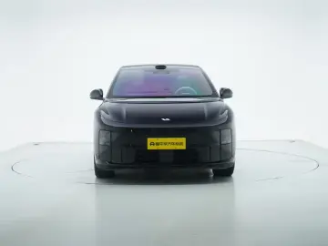 2025 Li Auto (Lixiang) i6 с пробегом 10 200 км