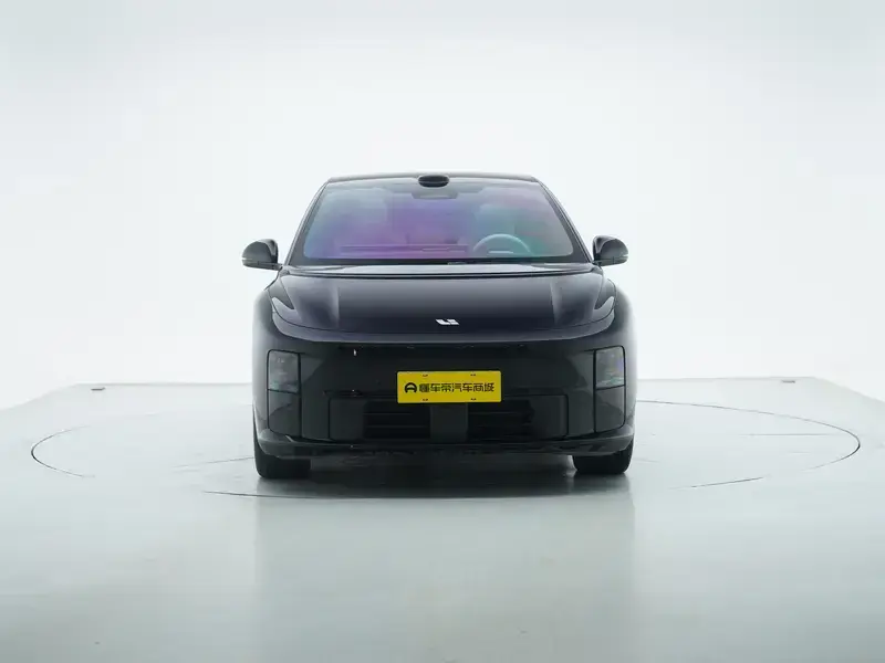 2025 Li Auto (Lixiang) i6 с пробегом 10 200 км
