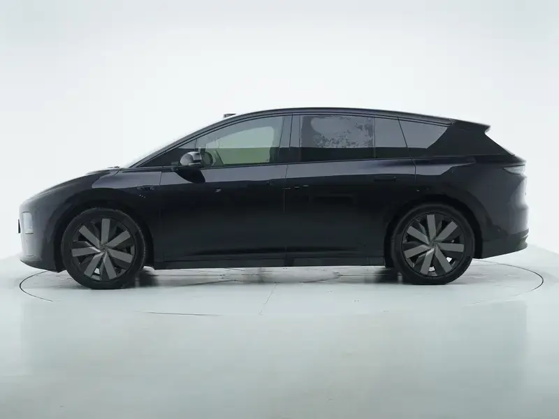2025 Li Auto (Lixiang) i6 с пробегом 10 200 км
