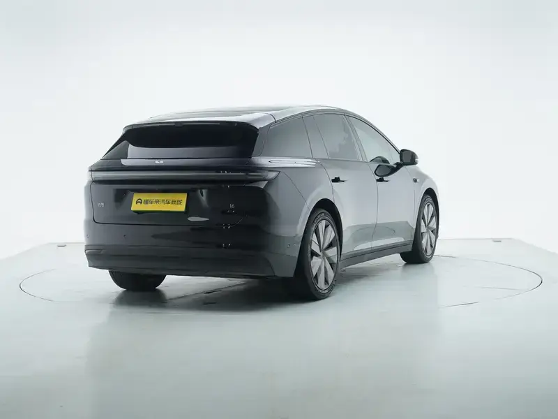 2025 Li Auto (Lixiang) i6 с пробегом 10 200 км