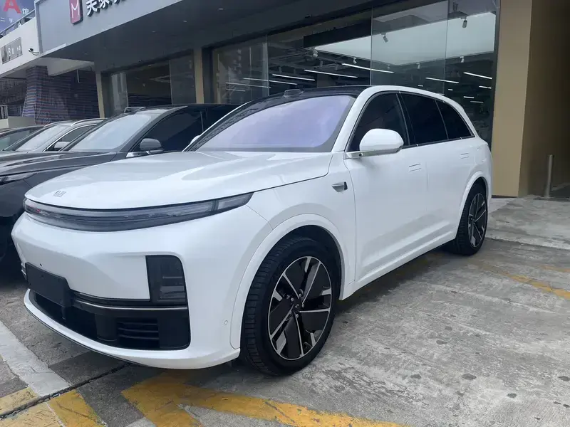 2025 Li Auto (Lixiang) L7 с пробегом 9 900 км