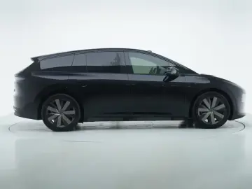 2025 Li Auto (Lixiang) i6 с пробегом 10 200 км
