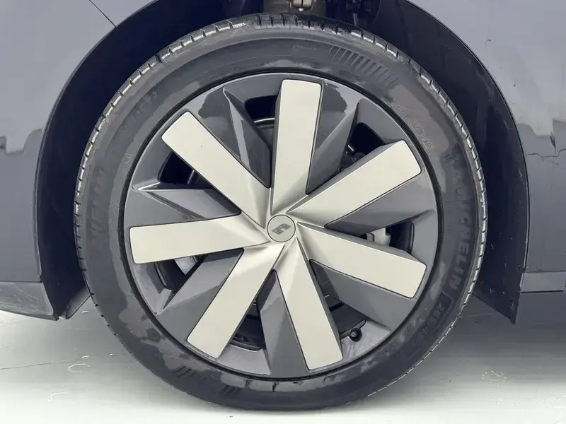 2025 Li Auto (Lixiang) i6 с пробегом 10 200 км
