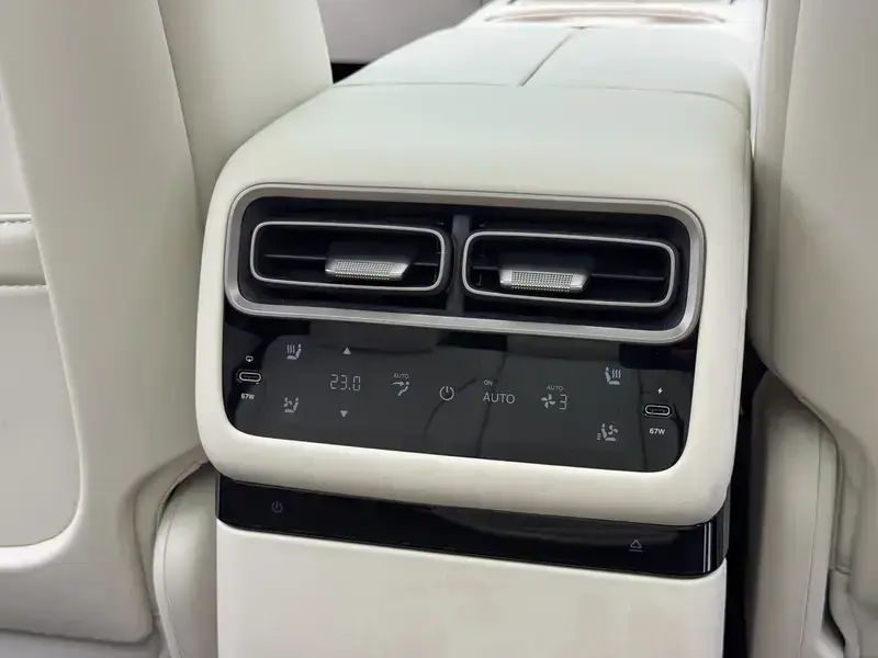 2025 Li Auto (Lixiang) i6 с пробегом 10 200 км