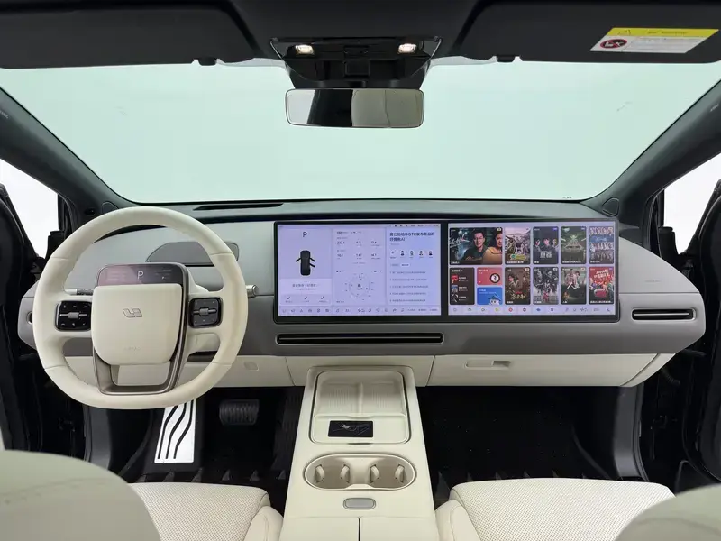 2025 Li Auto (Lixiang) i6 с пробегом 10 200 км