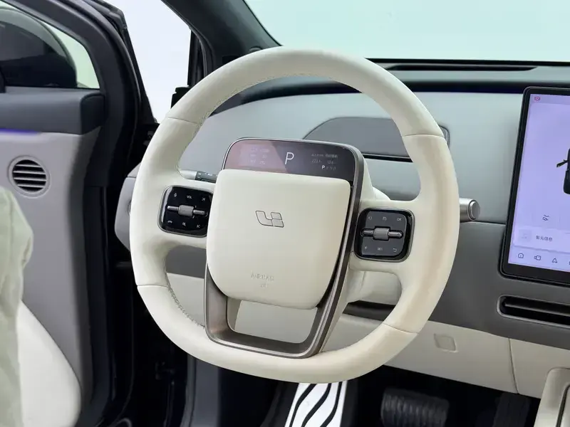 2025 Li Auto (Lixiang) i6 с пробегом 10 200 км