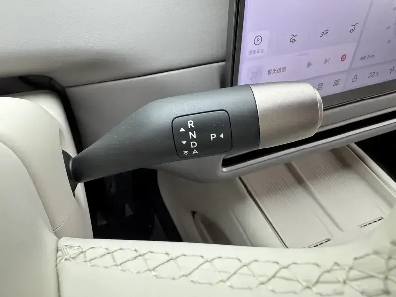 2025 Li Auto (Lixiang) i6 с пробегом 10 200 км