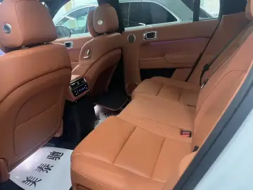 2025 Li Auto (Lixiang) L7 с пробегом 9 900 км