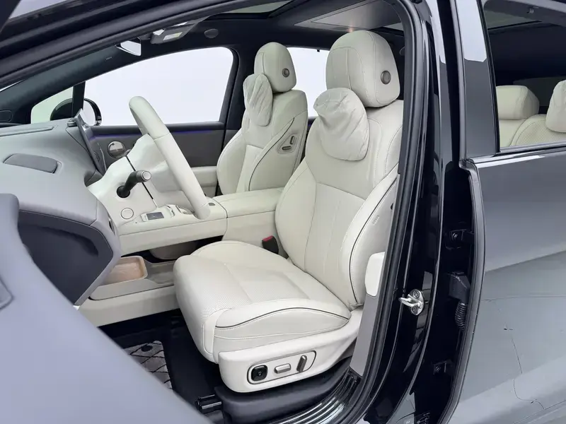 2025 Li Auto (Lixiang) i6 с пробегом 10 200 км