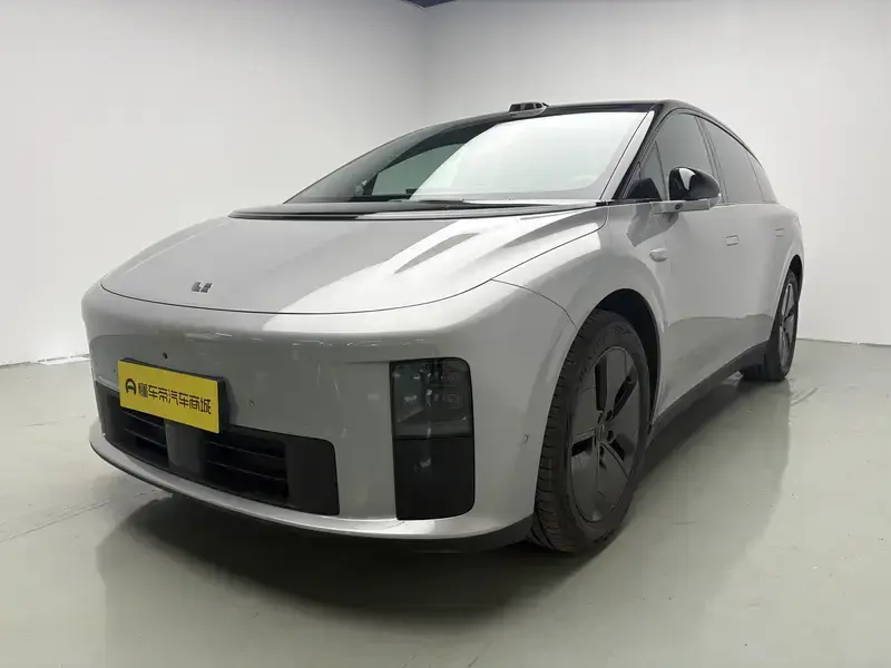 2025 Li Auto (Lixiang) i6 с пробегом 5 800 км