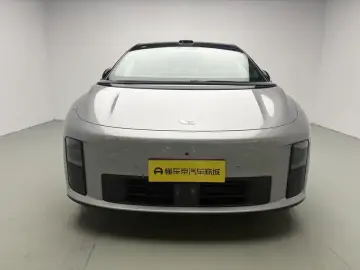 2025 Li Auto (Lixiang) i6 с пробегом 5 800 км