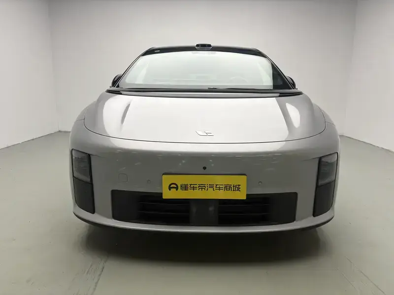 2025 Li Auto (Lixiang) i6 с пробегом 5 800 км