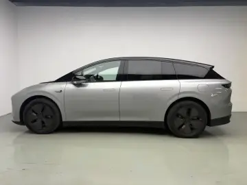 2025 Li Auto (Lixiang) i6 с пробегом 5 800 км