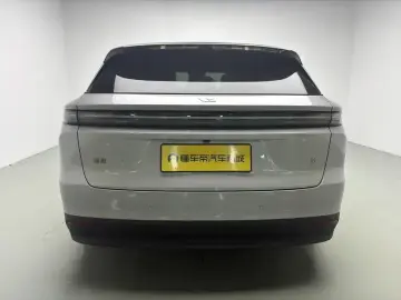 2025 Li Auto (Lixiang) i6 с пробегом 5 800 км
