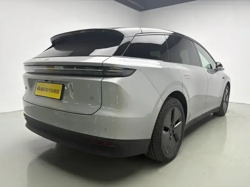 2025 Li Auto (Lixiang) i6 с пробегом 5 800 км