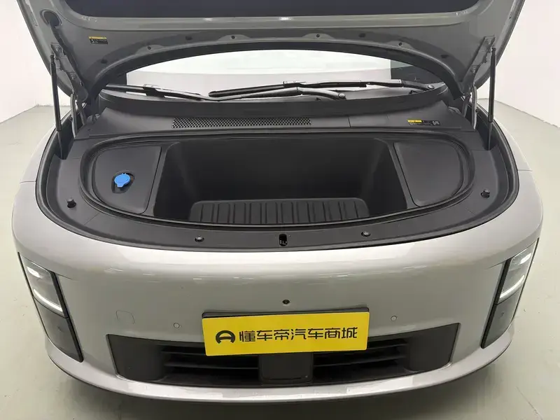 2025 Li Auto (Lixiang) i6 с пробегом 5 800 км