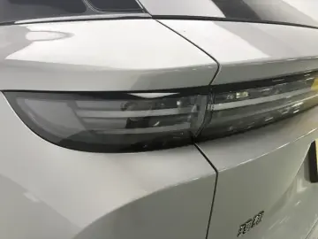 2025 Li Auto (Lixiang) i6 с пробегом 5 800 км
