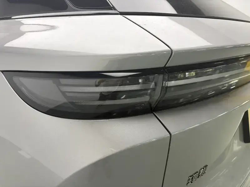 2025 Li Auto (Lixiang) i6 с пробегом 5 800 км
