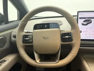 2025 Li Auto (Lixiang) i6 с пробегом 5 800 км