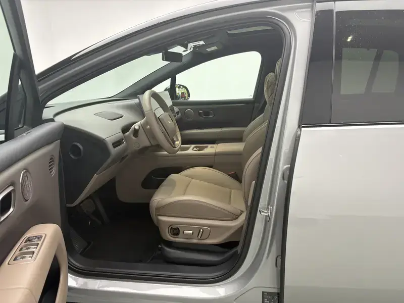 2025 Li Auto (Lixiang) i6 с пробегом 5 800 км