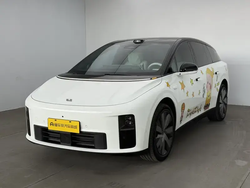 2025 Li Auto (Lixiang) i6 с пробегом 12 000 км