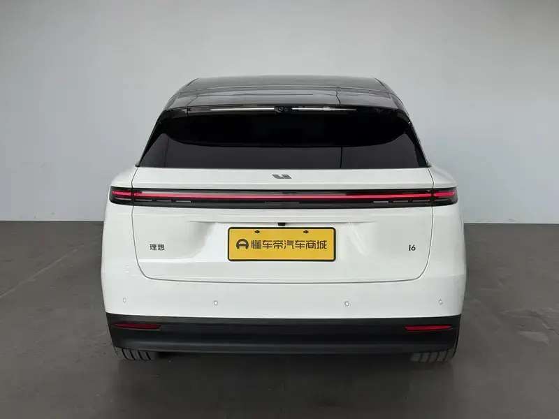 2025 Li Auto (Lixiang) i6 с пробегом 12 000 км