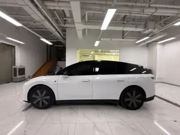 2025 Li Auto (Lixiang) i6 с пробегом 23 000 км