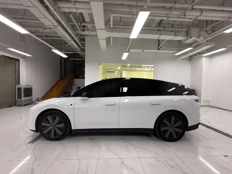 2025 Li Auto (Lixiang) i6 с пробегом 23 000 км