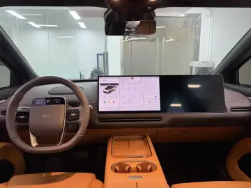 2025 Li Auto (Lixiang) i6 с пробегом 23 000 км