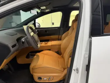 2025 Li Auto (Lixiang) i6 с пробегом 23 000 км
