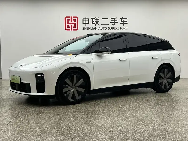 2025 Li Auto (Lixiang) i6 с пробегом 11 400 км