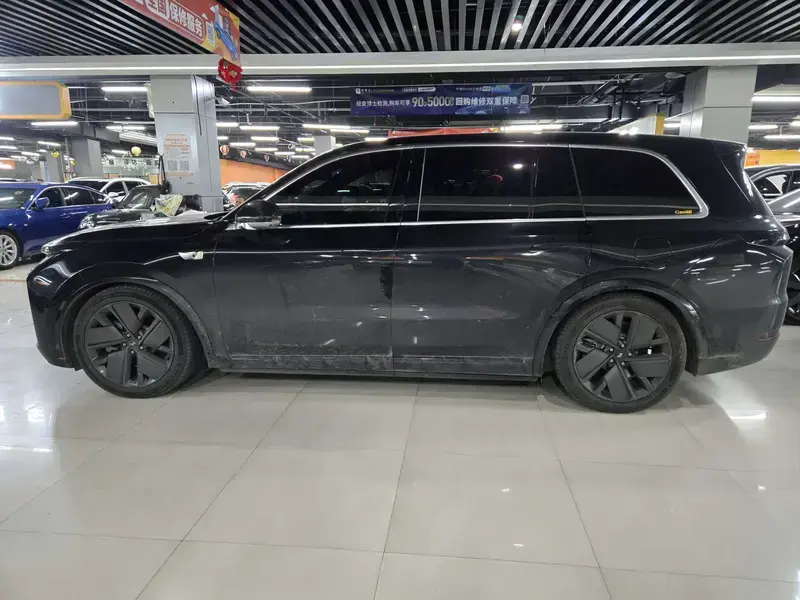 2025 Li Auto (Lixiang) L9 с пробегом 76 000 км