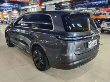 2025 Li Auto (Lixiang) L9 с пробегом 76 000 км