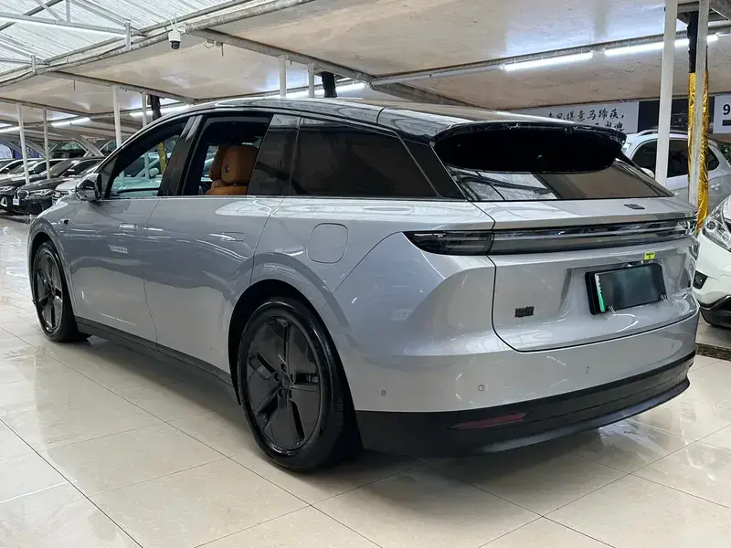 2025 Li Auto (Lixiang) i6 с пробегом 6 000 км