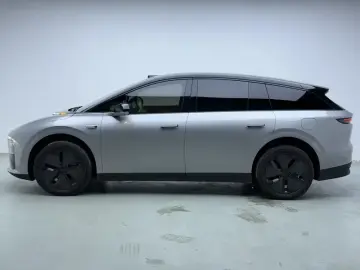 2025 Li Auto (Lixiang) i6 с пробегом 3 600 км