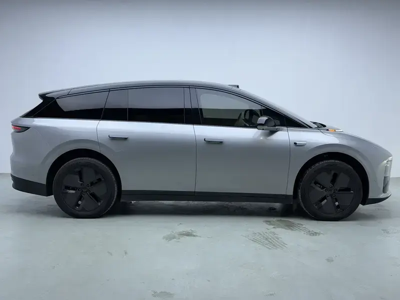 2025 Li Auto (Lixiang) i6 с пробегом 3 600 км