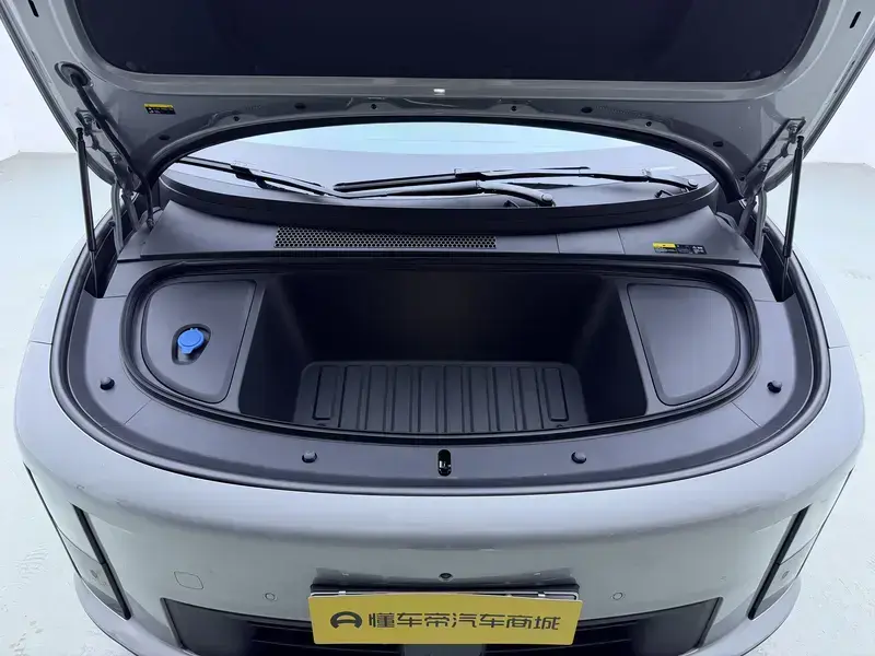 2025 Li Auto (Lixiang) i6 с пробегом 3 600 км