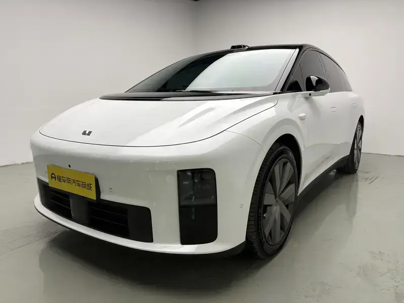 2025 Li Auto (Lixiang) i6 с пробегом 19 700 км