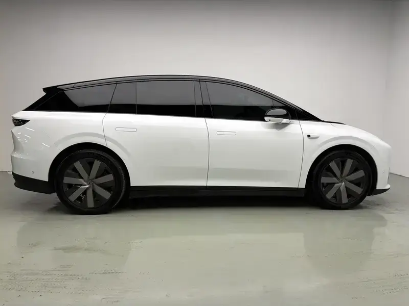 2025 Li Auto (Lixiang) i6 с пробегом 19 700 км