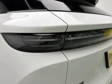 2025 Li Auto (Lixiang) i6 с пробегом 19 700 км