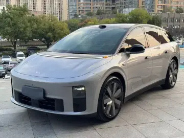 2025 Li Auto (Lixiang) i6 с пробегом 3 900 км