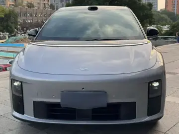 2025 Li Auto (Lixiang) i6 с пробегом 3 900 км