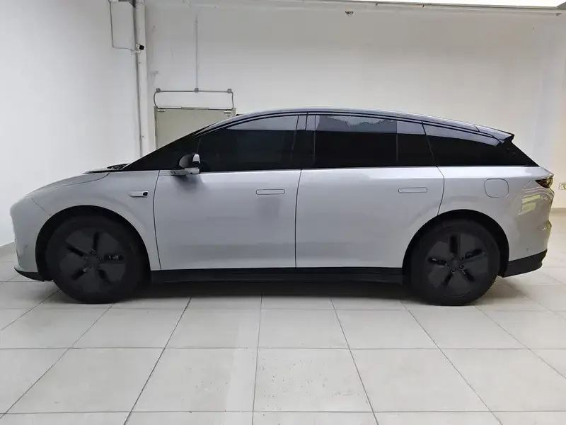 2025 Li Auto (Lixiang) i6 с пробегом 15 100 км