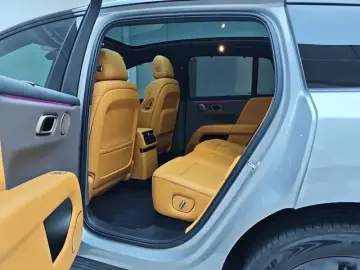 2025 Li Auto (Lixiang) i6 с пробегом 15 100 км