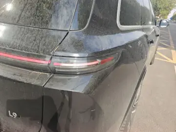 2025 Li Auto (Lixiang) L9 с пробегом 32 000 км